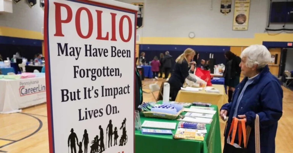 첫 번째 소아마비 백신이 허가 된 지 70 년 후 생존자들은 예방 접종의 중요성을 강조합니다.