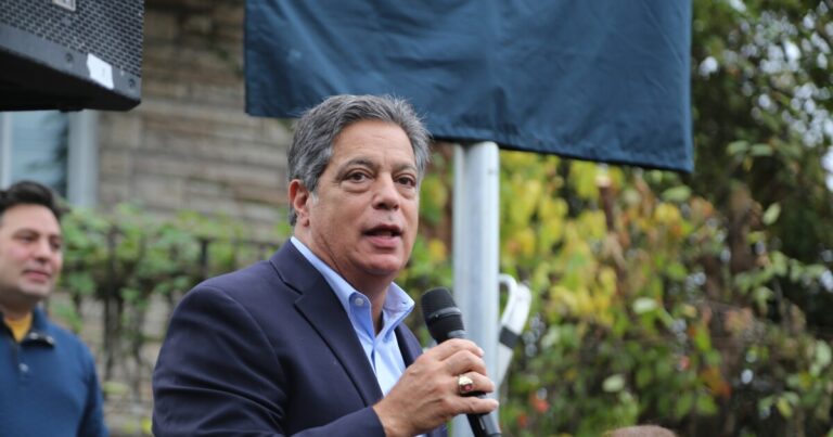 코스타는 남서부 교통 기관이 함께 묶어야한다고 말합니다
