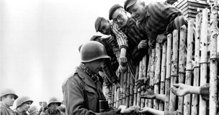 Dachau의 기념관은 나치 강제 캠프의 해방 된 지 80 년 후
