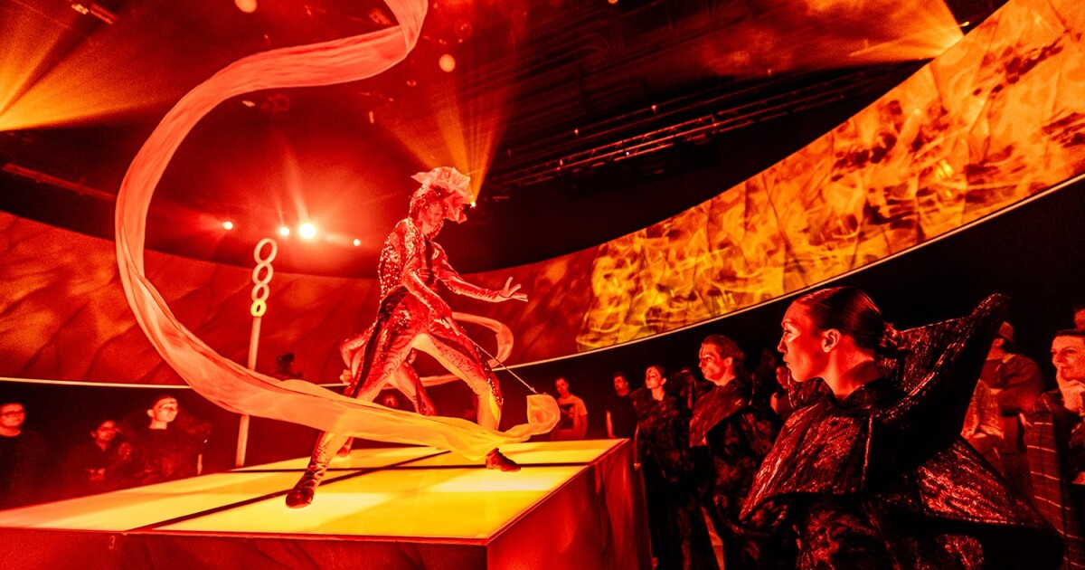 Point Park University의 'Ascend'피츠버그 시내의 멀티미디어 광경