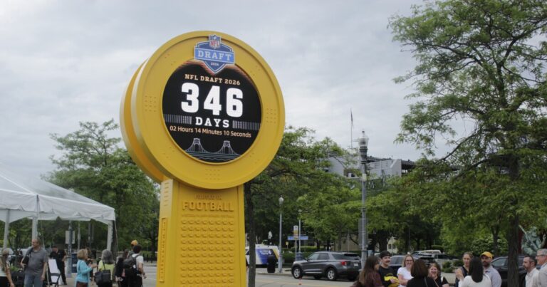 공무원은 피츠버그에서 2026 NFL 초안 준비를 시작합니다.
    


