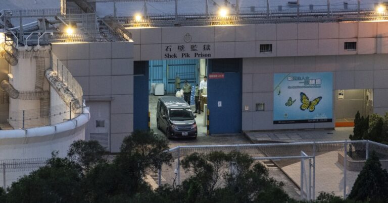 국가 안보 유죄 판결 후 홍콩의 감옥에서 4 명
