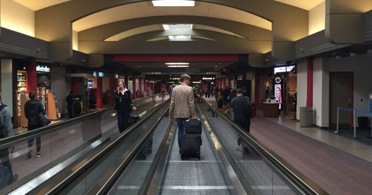 국내 비행? 수요일 이후에 실제 ID (또는 유효한 여권)가 필요합니다.
