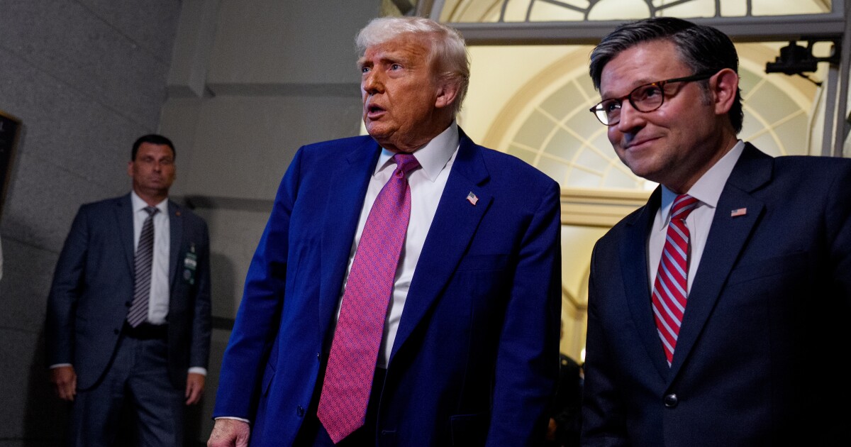 남아프리카 대통령은 미국을 방문하고 GOP는 트럼프의 세금 청구서를 분할했습니다.