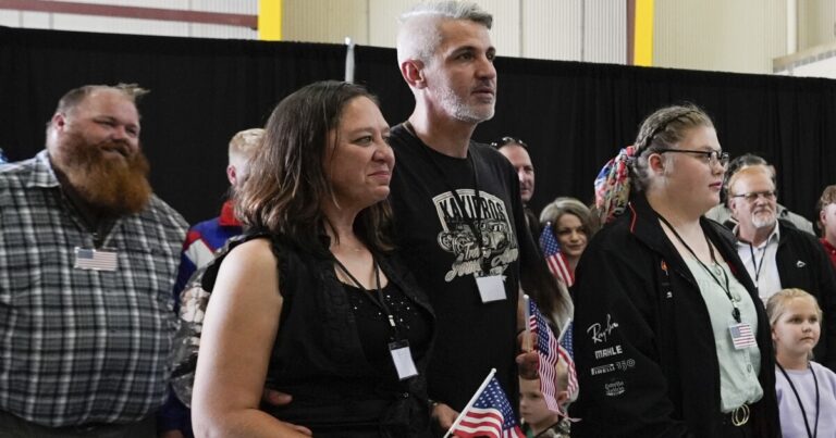 노스 캐롤라이나의 침례교 인들이 난민으로서 아프리칸스어를 재설정하기로 동의 한 이유
    


