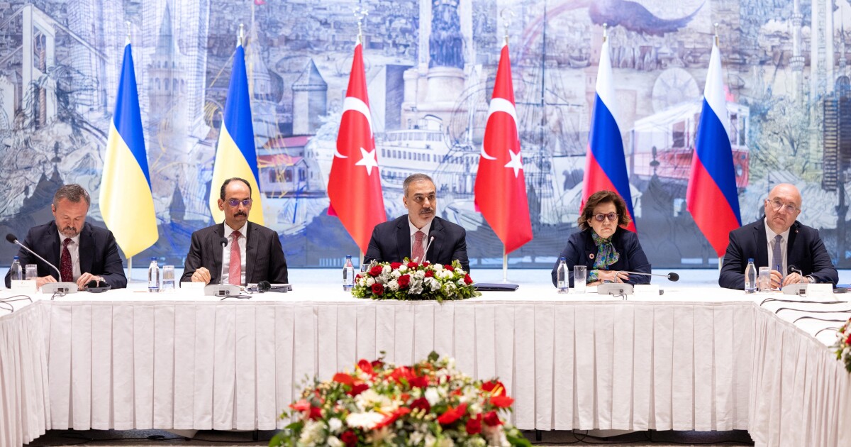 러시아와 우크라이나는 죄수들을 교환하는 데 동의하지만 터키 대화 후 휴전은 없습니다.