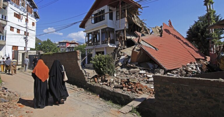무장 공격 후 인도인이 관리 된 카슈미르의 한 가족이 분리 될까 걱정
    


