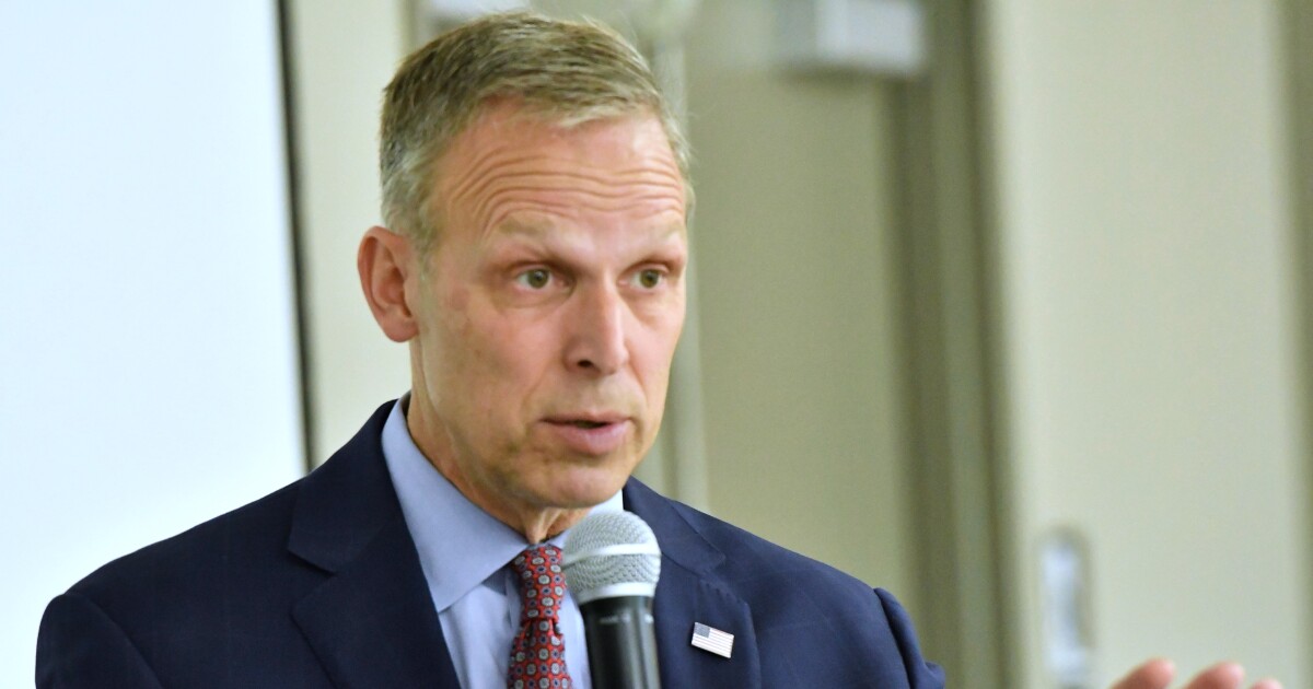 미국 의회의 스윙 지구 공화당 원은 트럼프에 대해 화난 사람들을 찾기가 어려웠습니다.