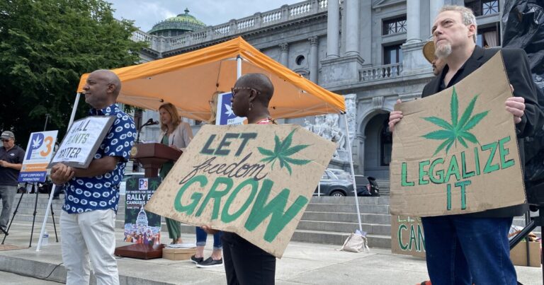 민주당은 '사망자'마리화나 합법화 법안을 PA. 상원에 보냅니다
