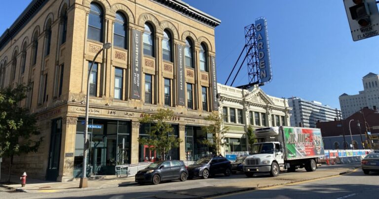 위대한 피츠버그 책 크롤링이 이번 주에 시작됩니다
    


