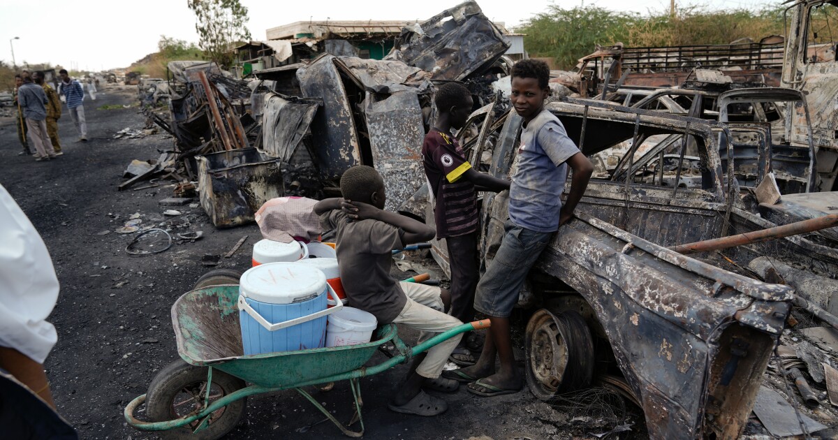자전거와 베이커리가 돌아 왔습니다 : 전쟁이 든 하르툼 재건축 투쟁