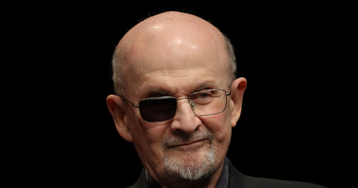 작가 살만 러쉬 디를 공격 한 남자는 25 년 징역형을 선고 받았다.