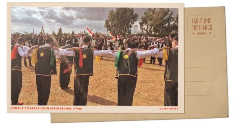 쿠르드족이 봄을 축하하기 위해 마음을 춤추는 시리아 아프린 인사
    


