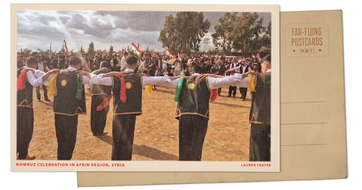 쿠르드족이 봄을 축하하기 위해 마음을 춤추는 시리아 아프린 인사