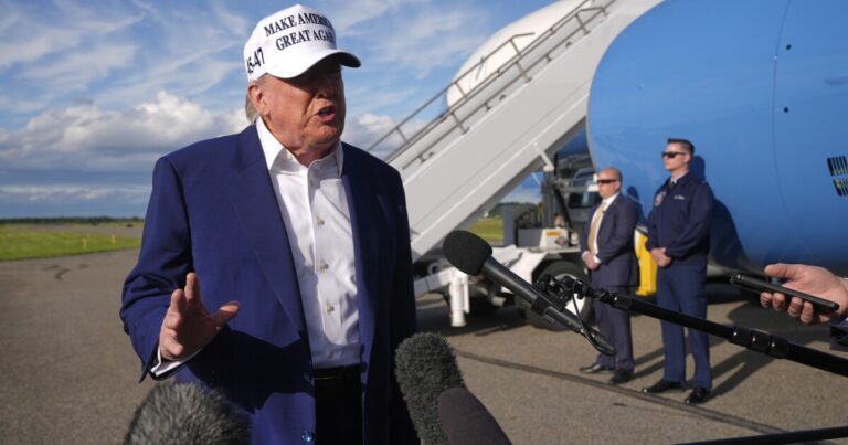 트럼프는 7 월까지 유럽 연합에서 50%의 관세를 위협 할 것이라고 말했다.
    


