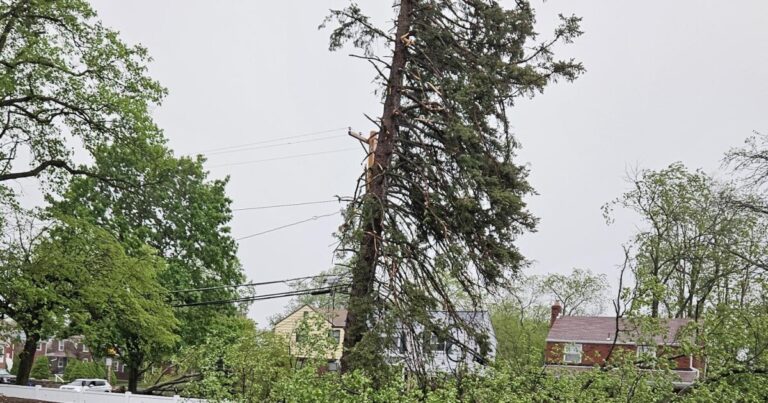 피츠버그 지역 전역의 광범위한 피해 뒤에 폭풍의 완벽한 폭풍
