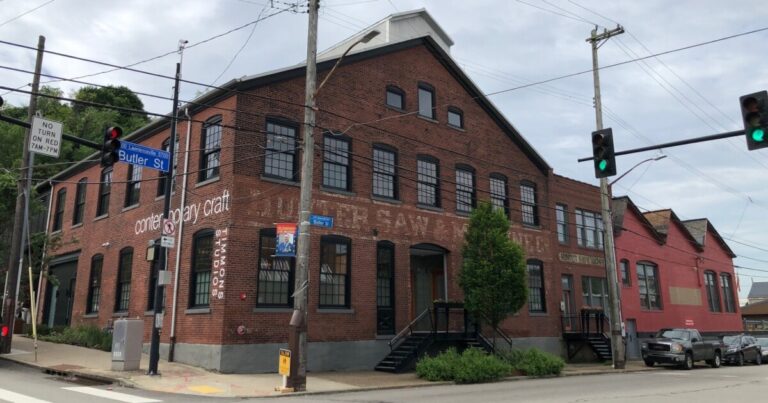 피츠버그의 현대 공예는 로렌스 빌 캠퍼스를 키우고 있습니다
    


