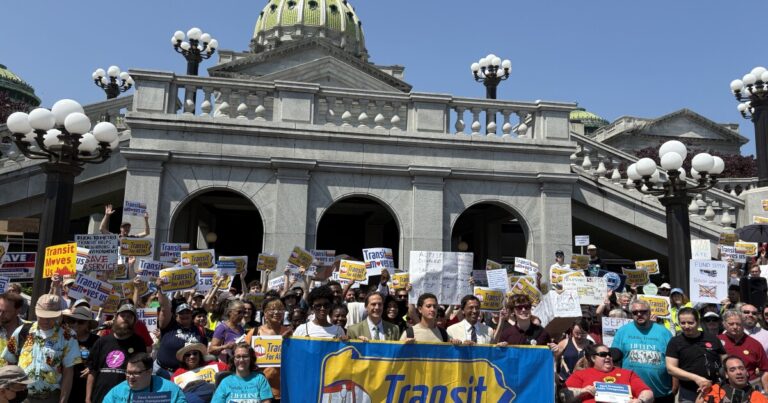 Abney, Benham Bill은 공공 대중 교통 자금을 조달하기 위해 Rideshare 서비스에 세금을 부과합니다.
