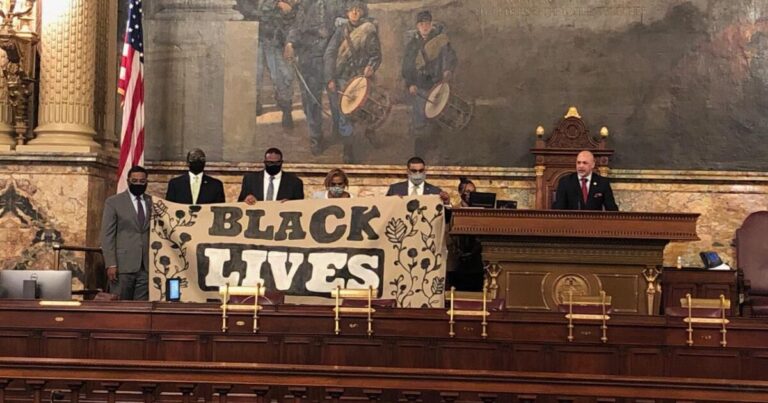 George Floyd의 살인 5 년 후 Pa.의 경찰 위법 행위 데이터베이스는 허점으로 가득합니다.
