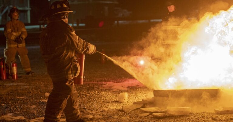 PA의 더 많은 지방 정부는 화재를 보상하기 위해 더 많은 세금을 부과 할 수있을 것입니다.
    



