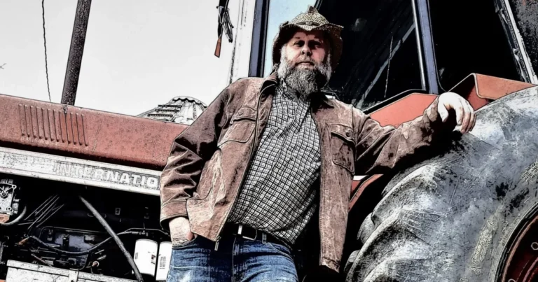 Pa. Musician은 농민들이 '빈 헛간'노래로 열 수 있도록 도와줍니다.
    


