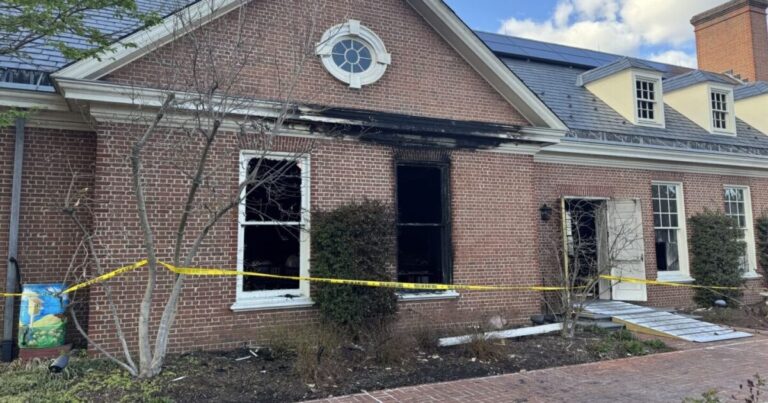 Pa. 주지사의 거주지는 지난 달 방화 공격 전에 광범위한 보안 업그레이드를 받았습니다.
    


