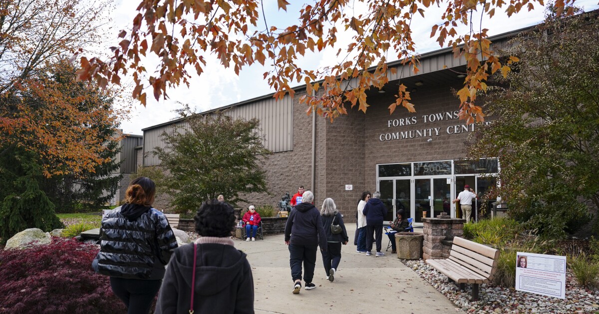 Pa.는 여론 조사원을 선출 한 마지막 주입니다. 지역 당국자들은 1000 명의 후보자가 짧은 후보자라고 말합니다.