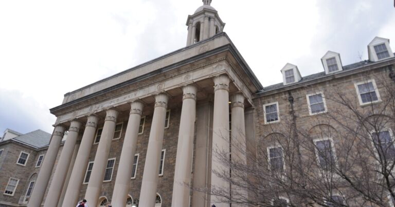 Penn State Trustees는 영구적으로 추구하는 회원에게 투표합니다
    


