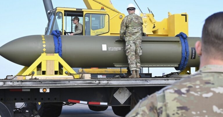 미국은이란에서 '벙커 버스터'폭탄을 사용할 수 있습니다. 그들에 대해 알아야 할 사항은 다음과 같습니다
    


