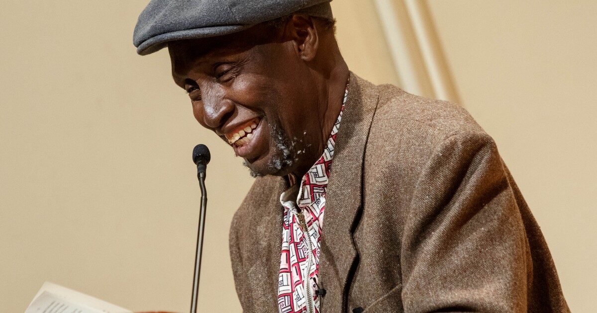 식민주의를 싸운 케냐 문학 자이언트, 87 세