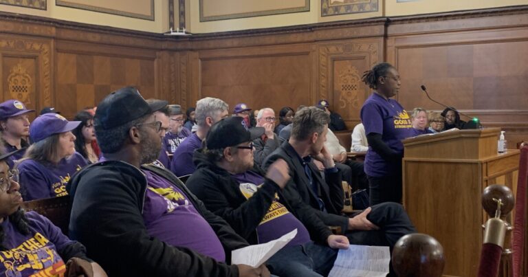 연합 회원, 옹호자들은 피츠버그 시의회가 유급 병가 규칙을 확대 할 것을 촉구합니다.
