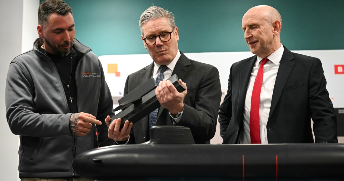 영국 총리가 러시아와 마주하기 위해 더 큰 군대를 요구하는 이유