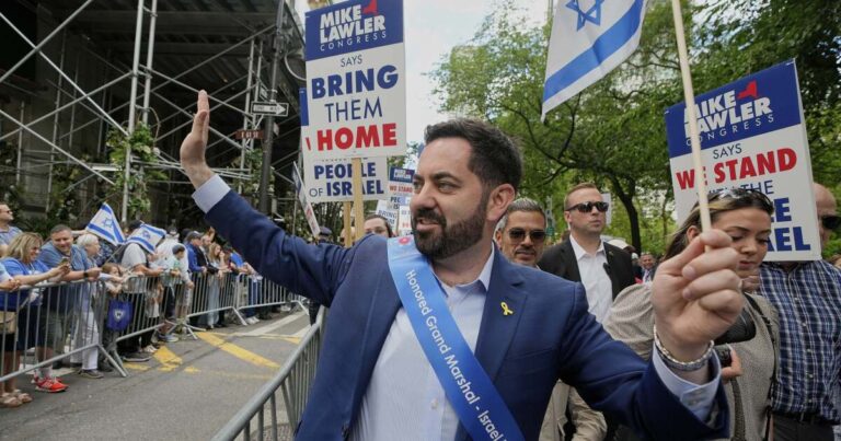 이란의 평화에 대한 '위험한', 미군 참여로 트럼프를 후원하는 GOP 담당자는 말한다.
    


