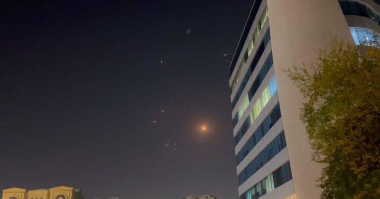 이스라엘과이란의 연약한 휴전. 그리고 NYC의 시장 인종에 대해 알아야 할 사항
    


