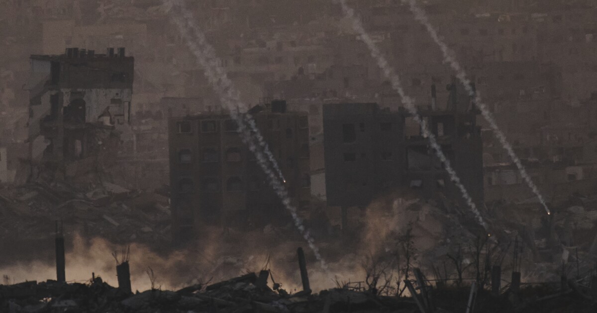 이스라엘은 가자의 하마스에 반대하는 씨족을 무장하고 있다고 말했다.