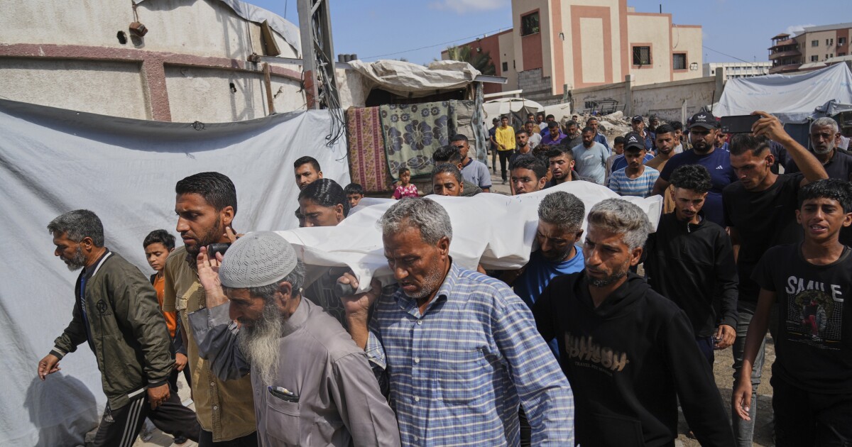 이스라엘이 가자 푸드 포인트 근처에 불을 끄는 군대를 인정함에 따라 수십 명이 사망 한 것으로 알려졌다.