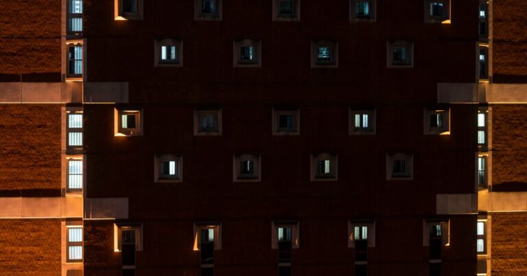 정신 질환이있는 사람들은 감옥에 갇힐 수 있습니다. Allegheny County는 새로운 모바일 클리닉이 도움을 줄 수 있다고 생각합니다
