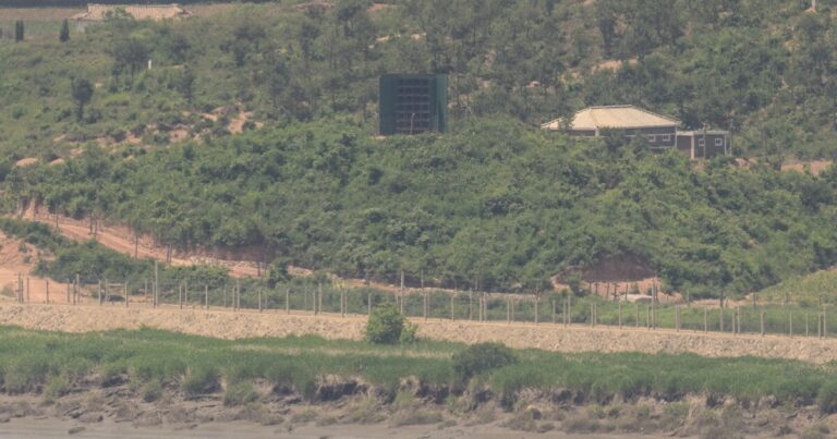 코레인 국경에서 소리의 전투가 멈 춥니 다
    


