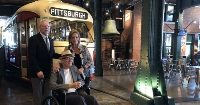 큰 선물은 아이들에게 피츠버그의 하인즈 역사 센터에 무료 입장료를 부여합니다.
