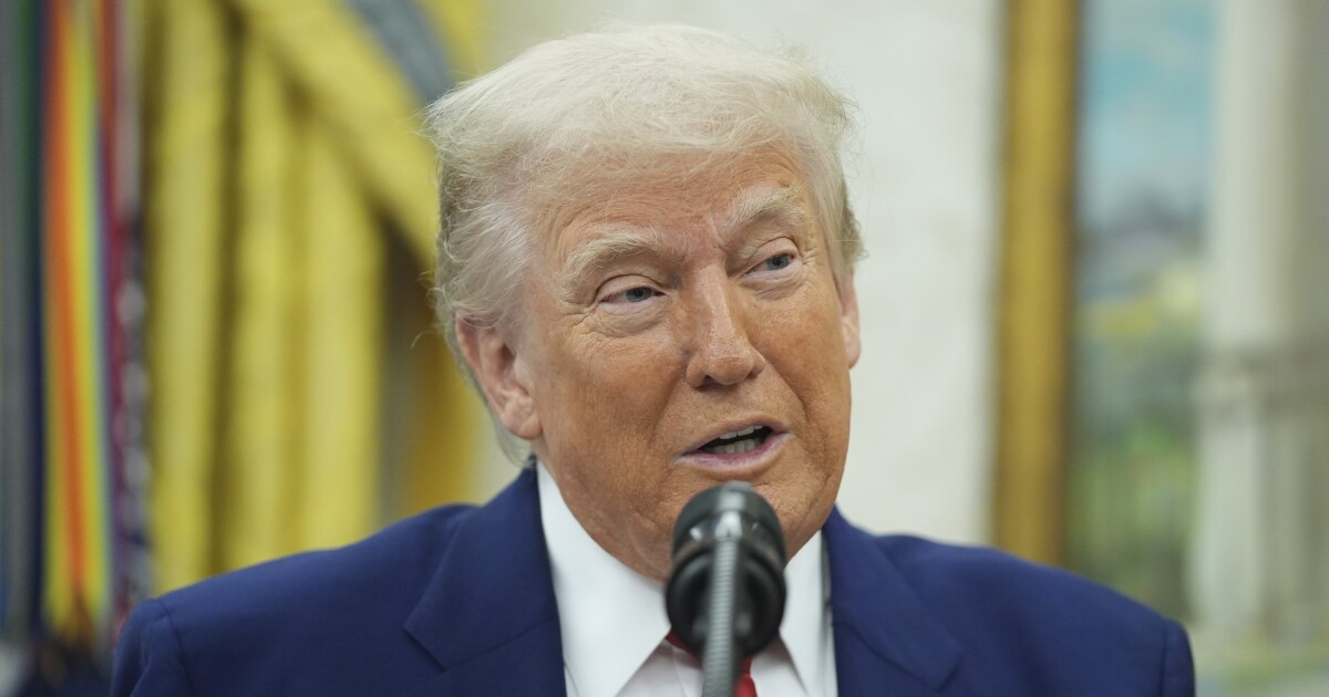 트럼프는 웨스트 미프 플린 랠리를 보유하여 일본에 기반을 둔 Nippon이 미국 스틸과 '파트너'에 대한 거래를 장려합니다.