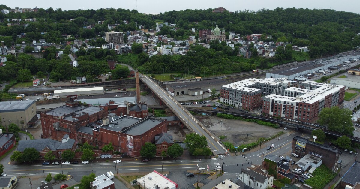 피츠버그는 안전 문제로 인해 Herron Avenue Bridge를 닫습니다