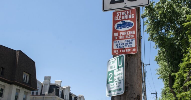 피츠버그는 주거용 주차 허가율을 두 배로 늘 렸습니다
    


