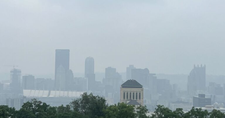 피츠버그는 캐나다 산불 연기로 인해 화요일에 공기질이 좋지 않을 수 있습니다.
