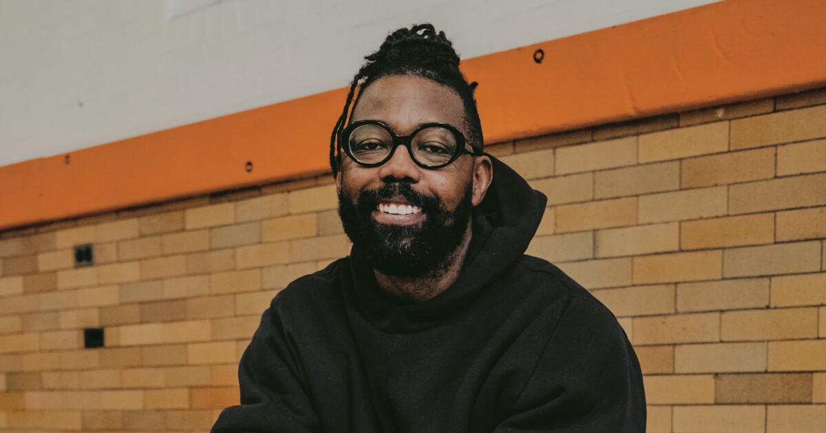 피츠버그에 본사를 둔 데이먼 영은 흑인 유머의 선집을 편집합니다