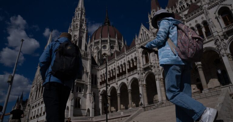 헝가리는 우리에게 보수 주의자들에게 영감을줍니다. 그 지도자는 '독재'를 운영하는 것으로 여겨집니다.
