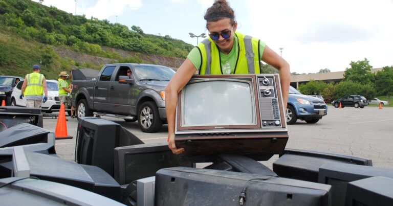 8 월에 두 개의 Allegheny 카운티 컬렉션 이벤트에서 전자 폐기물 및 기타 재고하기 어려운 품목
    


