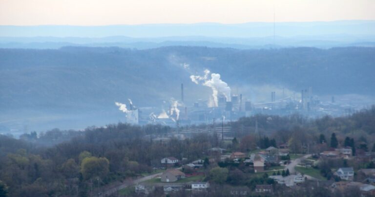 Clean Air Advocates는 Allegheny 카운티에서 오염 허가 수수료가 증가하는 것을보고 싶어합니다.
    



