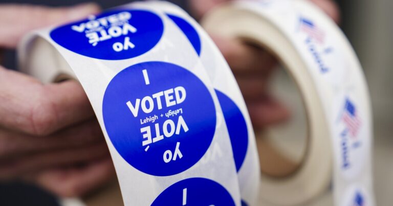 Pennsylvania는 거부를 줄이기 위해 임시 투표 용지를 위해 봉투를 재 설계합니다.
    


