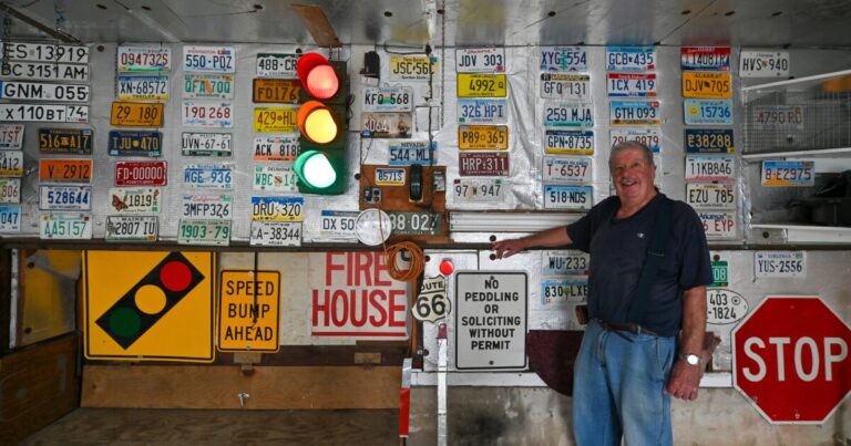 Scranton 번호판 수집가는 PA로서 역사를 공유합니다. 26 년 만에 첫 번째 새로운 플레이트 디자인
    


