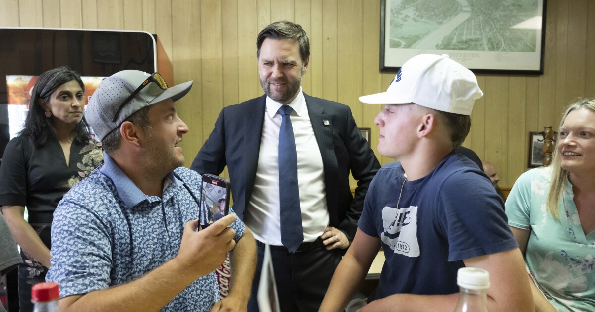Vance는 펜실베이니아에서 세금 감면을 선전합니다
